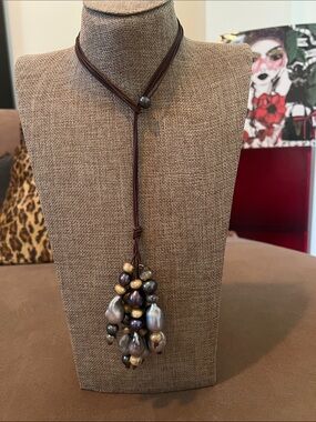 Perle by Lola Peacock Gray Tahitian Pearl Cluster Necklace on Brown Leather